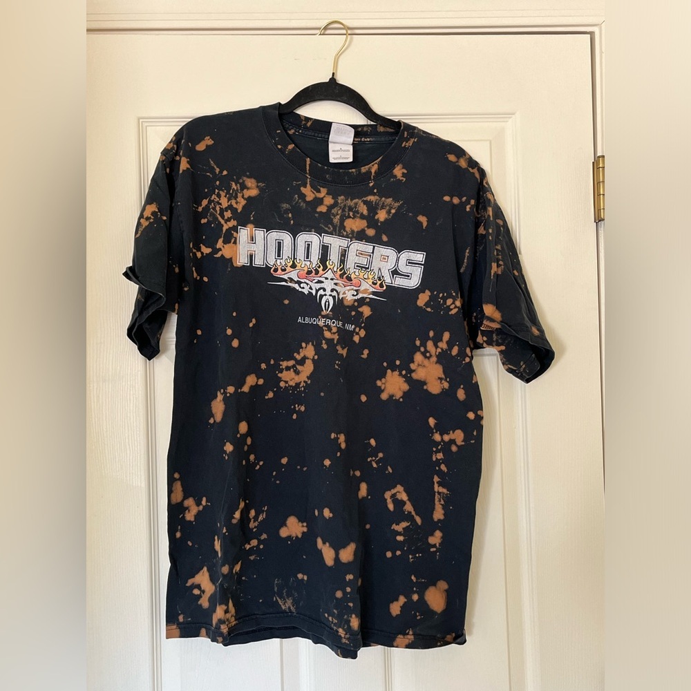 Hooters of Albuquerque tie die tshirt